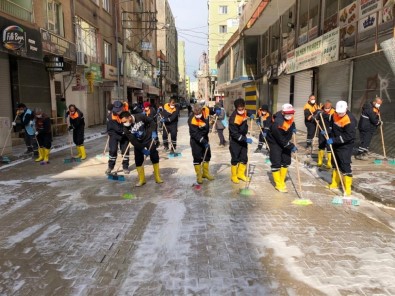 Kızıltepe'de Caddeler Köpüklü Suyla Yıkanıyor