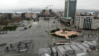 TAKSIM MEYDANı - Korona Virüs Salgını Nedeniyle Taksim Ve İstiklal Caddesi Boş Kaldı