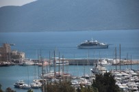 JAKUZI - Milyon Dolarlık Yatı Yunanistan Kabul Etmedi, Bodrum Açıklarına Demirledi