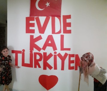 Miniklerden 'Evde Kal' Çağrısı