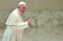 KATOLIK - Papa İle Aynı Konutta Kalan Rahipte Korona Virüs Tespit Edildi
