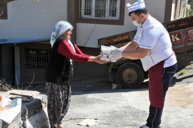 Şahinbey'de 65 Yaş Üstü İhtiyaç Sahiplerine Yemek Desteği