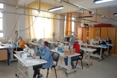 Tekirdağ'da Öğretmenler Maske Üretiyor