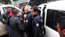 POLİS ARACI - Adana'daki Trafik Kazasında İkisi Polis 3 Kişi Yaralandı