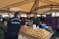 ZABıTA - Akhisar'da Zabıta Ekipleri Cuma Pazarında Koruyucu Maske Dağıttı