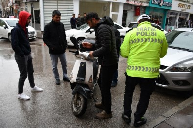 Aksaray'da Otomobil Motosiklete Çarptı Açıklaması 1 Yaralı