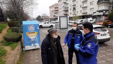 Barınma Evi'ne Gitmek İstemeyen İsmail Amca Zabıta Ekiplerini Dakikalarca Uğraştırdı