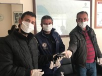 TERÖRLE MÜCADELE - Cadde Bulduğu Cüzdanı Sahibine Ulaştırdı
