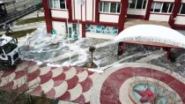 HAYRULLAH TANIŞ - Gürpınar'da Koronovirüse Karşı Cadde Ve Sokaklar Yıkanıp Temizleniyor