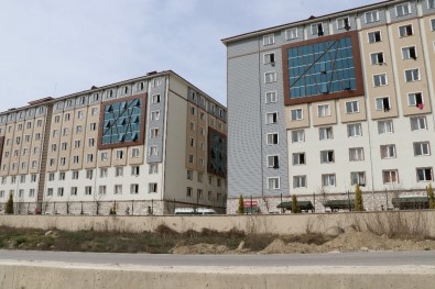 Havaalanındaki Yabancılar Karabük'te Yurtlara Yerleştirildi