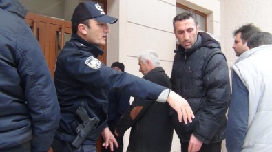 İnegöl'de Polis Mesafe Nöbetinde