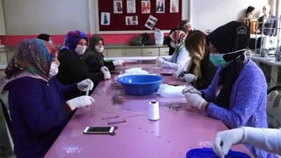 Muş'ta Kadınlar Sağlık Çalışanları İçin Maske Üretiyor