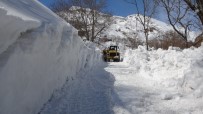 İŞ MAKİNESİ - Muş'ta Karla Mücadele Çalışması