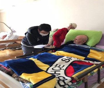 Polis, Salgın Riski Altındaki Yaşlıların Ayağına Gitti, Banka İşlemlerini Halletti