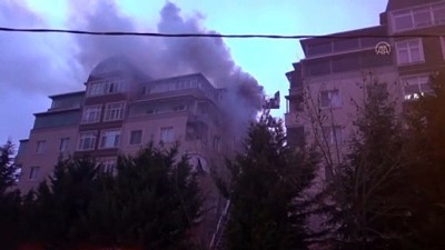 Sancaktepe'de Çatı Katında Çıkan Yangın Söndürüldü