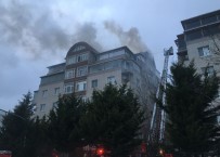 ÇATI KATI - Sancaktepe'de Korkutan Yangın Açıklaması Çatı Katı Alev Alev Yandı
