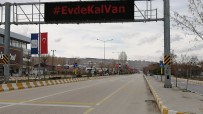 KARAYOLLARI - Van'da Trafik Elektronik Levhalarından 'Evde Kal' Çağrısı