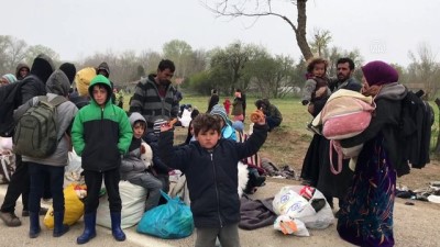 Yunanistan Sınırındaki Sığınmacılar 1 Aydır Bekledikleri Alandan Ayrıldılar