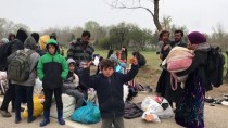 SIĞINMACILAR - Yunanistan Sınırındaki Sığınmacılar 1 Aydır Bekledikleri Alandan Ayrıldılar
