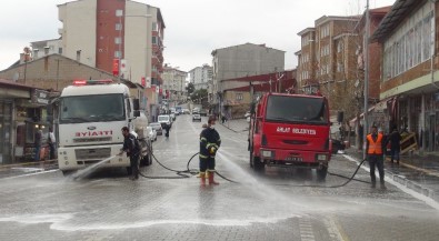 Ahlat'ta Cadde Ve Sokaklar İlaçlı Suyla Yıkanıyor