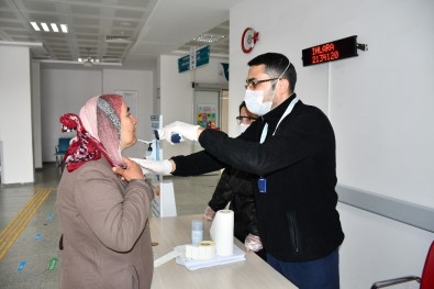 Aksaray'da Hastaneye Gelen Her Vatandaş Kontrolden Geçiriliyor