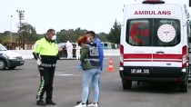 112 ACİL SERVİS - Antalya'da Koronavirüs İhbarı Yapılan Otomobil Polisi Harekete Geçirdi