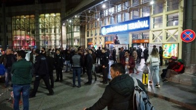 Antalya Otogarında Şehirlerarası Yolculuk Kısıtlaması Yoğunluğu