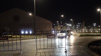 BALIK TUTMAK - Dünyaca Ünlü Konyaaltı Sahili Çift Yönlü Araç Trafiğine Kapatıldı
