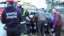 KıRıM - Düzce'de Kamyonla Çarpışan Otomobilde Sıkışan İki Kişi Yaralandı