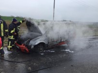 TİCARİ ARAÇ - Ekmek Dağıtımına Çıkarken Alev Alev Yandı