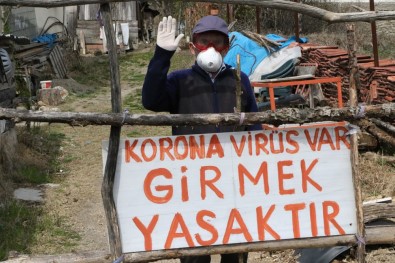 Evinin Önüne 'Korona Virüs Var Girmek Yasaktır' Yazdı