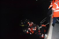 SAHİL GÜVENLİK - İzmir Açıklarında 12'Si Çocuk 21 Düzensiz Göçmen Kurtarıldı