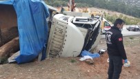 DİREKSİYON - Korkuteli'de Trafik Kazası Açıklaması 1 Ölü, 1 Yaralı