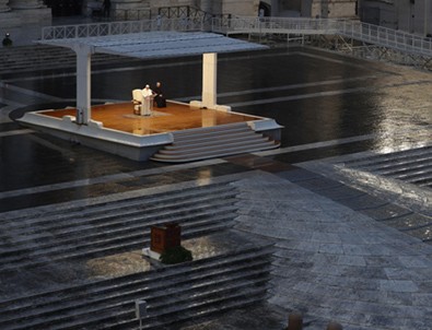 Papa'dan boş San Pietro Meydanı'nda salgına karşı dua