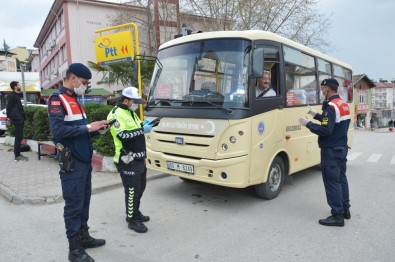 Polis Ve Jandarma Ekipleri Minibüslerin Yolcu Kapasitelerini Denetledi