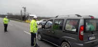 TRAFİK POLİSİ - Sürücülere 'Zorunlu Olmadıkça Yolculuk Yapmayın' Uyarısı