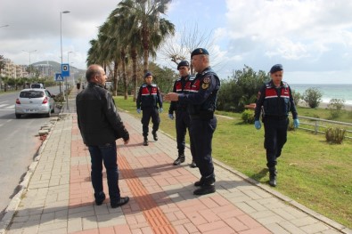 Alanya'da Jandarma 5 Ayrı Dilde Anons Yaparak Korona Virüse Karşı Uyardı