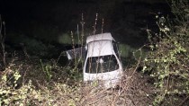 Düzce'de Dere Yatağına Devrilen Otomobildeki 3 Kişi Yaralandı