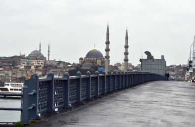 İstanbul'da Sokaklar Boş Kaldı