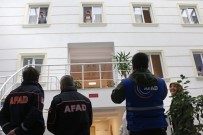 SAĞLIK PERSONELİ - Sakarya'da Yurtta Karantina Altında Olan Öğrencilerden Ve Vatandaşlardan Moral Alkışı