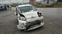 112 ACİL SERVİS - Samsun'da Kamyonet Otomobile Arkadan Çarptı Açıklaması 2 Yaralı