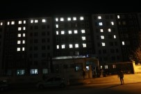 Binalara Oda Işıklarıyla Yazılan 'TSK' Yazısı Duygulandırdı