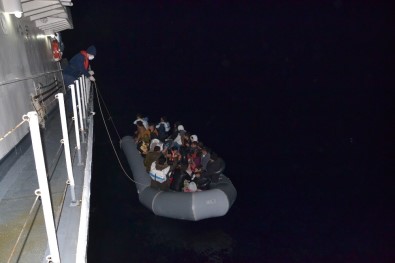 Düzensiz Göçmenlerin Yardım Çağrısına Sahil Güvenlik Koştu