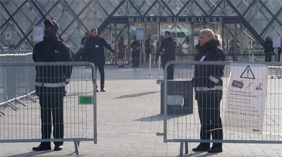 Louvre Müzesi'nde Güvenlik Önlemleri Arttırıldı