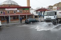 Adilcevaz'da Cadde Ve Sokaklar İlaçlı Suyla Yıkandı Haberi