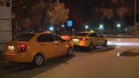 TAKSİ ŞOFÖRÜ - Başkent'te Taksiciler Bakanlığın Genelgesine Uydu