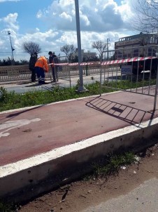 Bisiklet Yolu İle Yürüyüş Yolu Kapatıldı