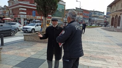 Dede Sokağa Çıktı Polis İle Tartıştı. '82 Yaşındayım Böyle Bir Şey Görmedim'