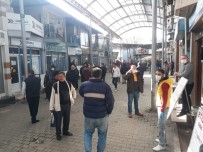KAMYON ŞOFÖRÜ - İzmir'de Nakliyeciler Sitesindeki Kalabalık Tehlike Saçıyor