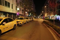TAKSİ ŞOFÖRLERİ - İzmir'de Taksicilerin Trafiğe Çıkışı Sınırlandırıldı